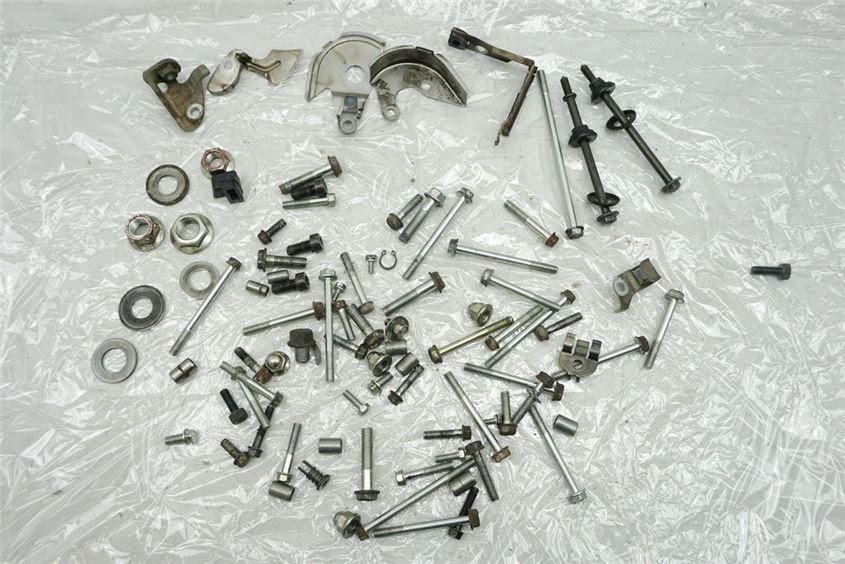 HONDA CN 250 MF02 HELIX TORNILLOS Y PIEZAS PEQUEÑAS - MOTOR