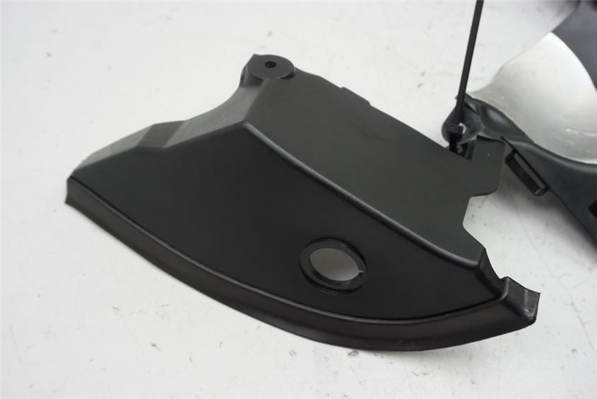 YAMAHA MT01 RP12 CUBIERTA TAPA EMBELLECEDOR CERRADURA ASIENTO COLECTOR DERECHO TRASERO