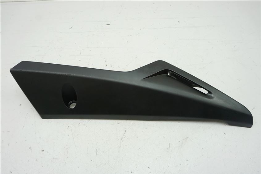 YAMAHA FZ8 N RN25 CARENADO BAJO DERECHO CUBIERTA TAPA QUILLA