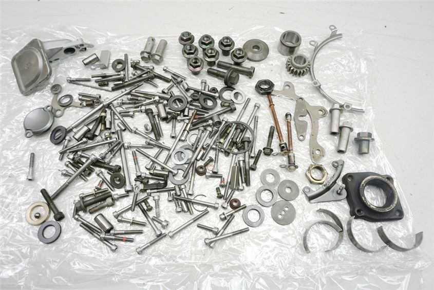 YAMAHA MT01 RP12 TORNILLOS Y PIEZAS PEQUEÑAS - MOTOR