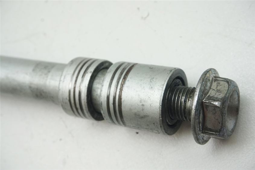 HONDA CBF 1000 ABS SC58 STECKACHSE VORN ACHSE DISTANZEN
