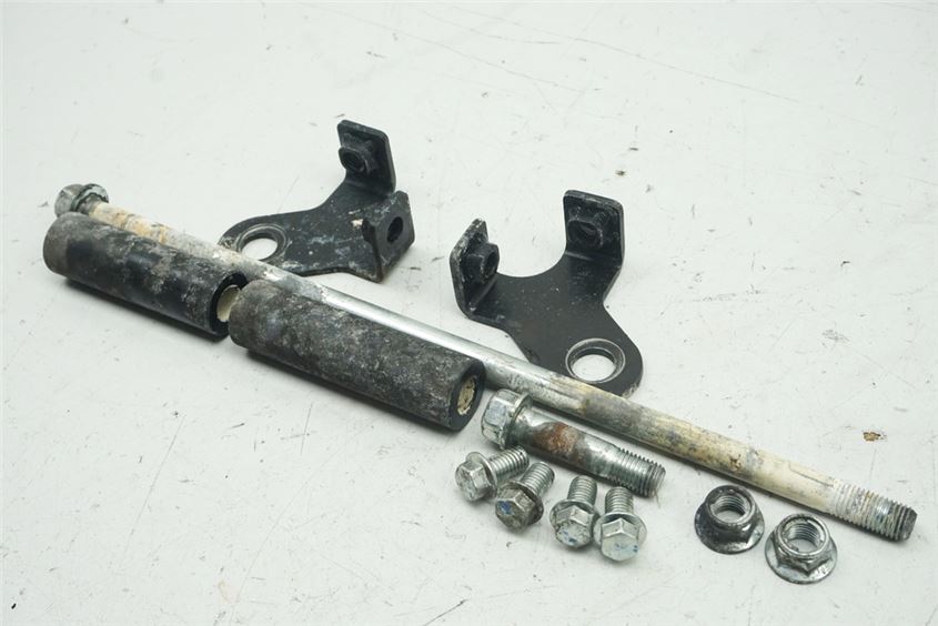 KAWASAKI BX 125 A NINJA ENGINE MOUNTING BRACKET ENGINE AXLE SCREWS ENGINE MOUNT