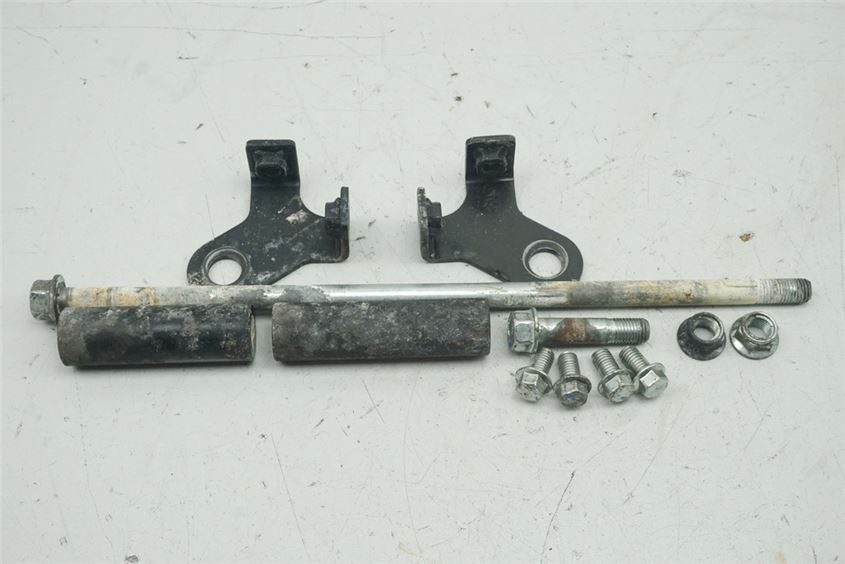 KAWASAKI BX 125 A NINJA ENGINE MOUNTING BRACKET ENGINE AXLE SCREWS ENGINE MOUNT