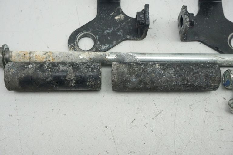 KAWASAKI BX 125 A NINJA ENGINE MOUNTING BRACKET ENGINE AXLE SCREWS ENGINE MOUNT