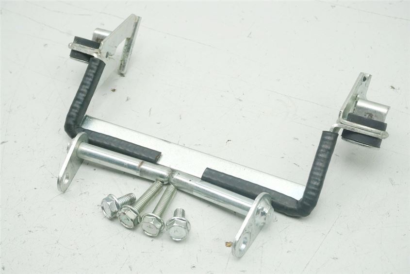 KAWASAKI BX 125 A NINJA MOUNTING DRIVER'S SEAT BRACKET SUPPORT SCREWS