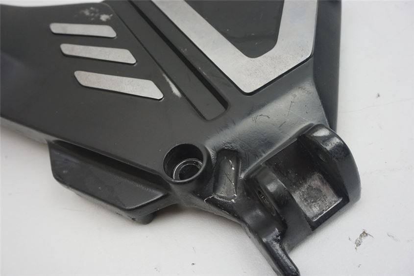 BMW K 1100 RS FUßRASTENPLATTE RECHTS HALTER FUßRASTE FUßRASTENTRÄGER