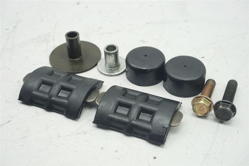 KAWASAKI VN 1500 CLASSIC TOURER VNT 50G TANK GUMMIS HALTER SCHRAUBEN AUFLAGE