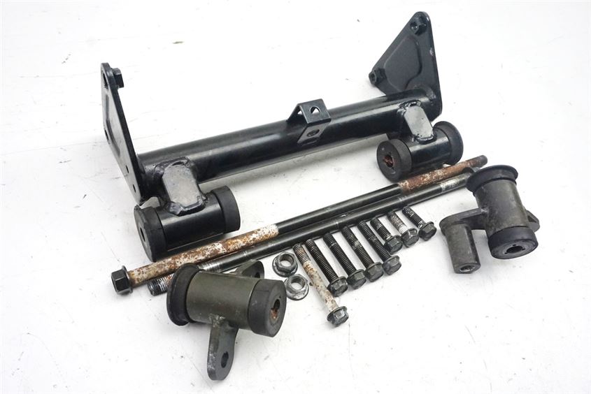KAWASAKI VN 1500 CLASSIC TOURER VNT 50G MOUNTING ENGINE AXLE CARRIER SPACERS