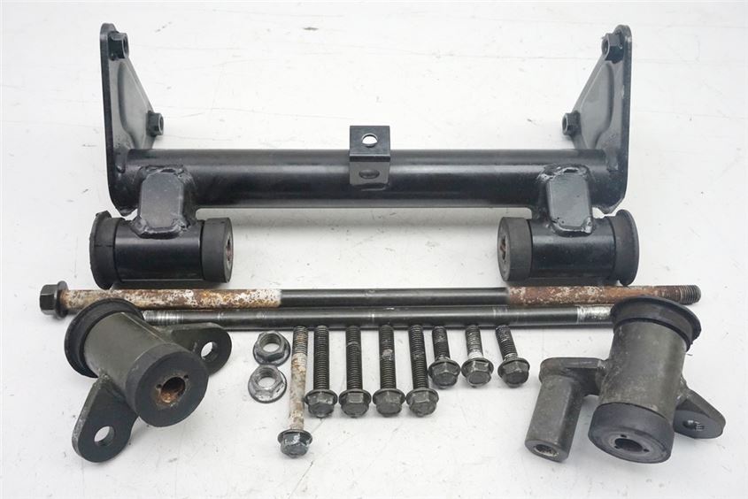 KAWASAKI VN 1500 CLASSIC TOURER VNT 50G MOUNTING ENGINE AXLE CARRIER SPACERS