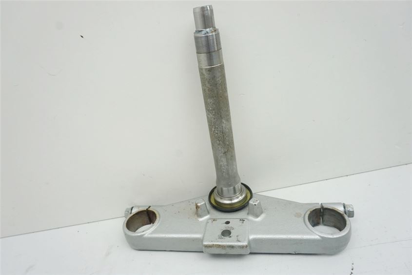 SUZUKI GZ 125 MARAUDER BOTTOM YOKE FORK