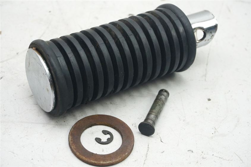 SUZUKI GZ 125 MARAUDER PASSENGER FOOTREST LEFT