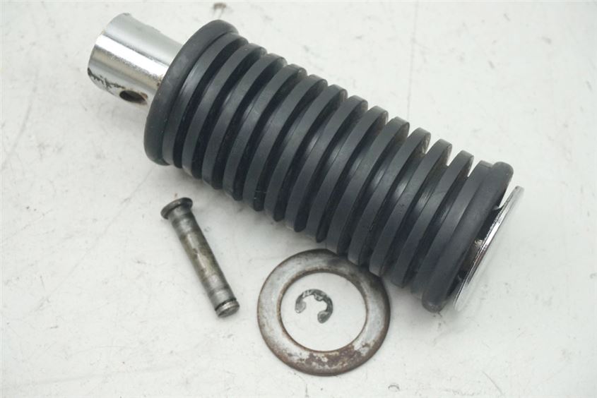 SUZUKI GZ 125 MARAUDER PASSENGER FOOTREST RIGHT