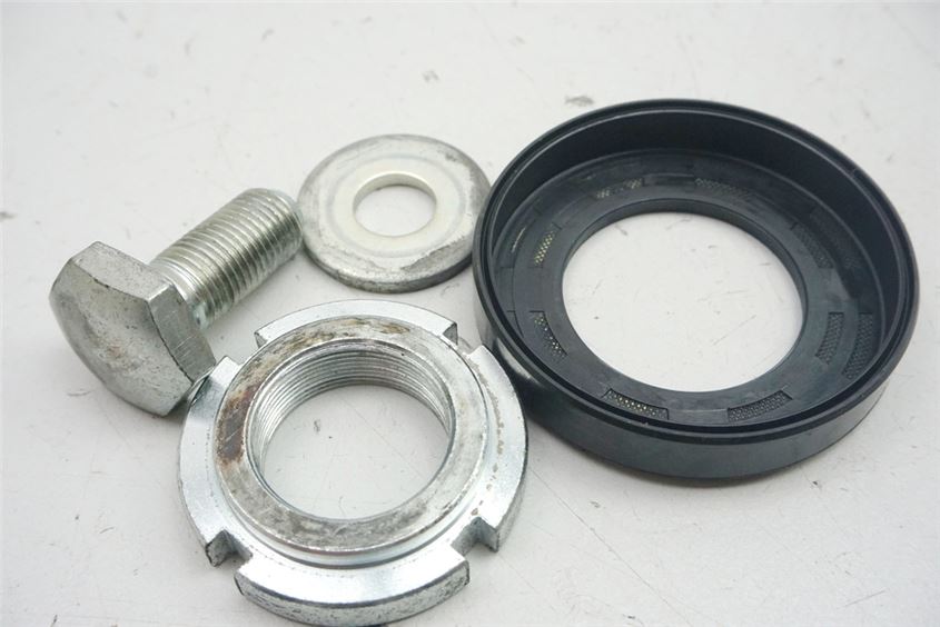 SUZUKI GZ 125 MARAUDER NUT LOCKING STEERING HEAD SCREW YOKE