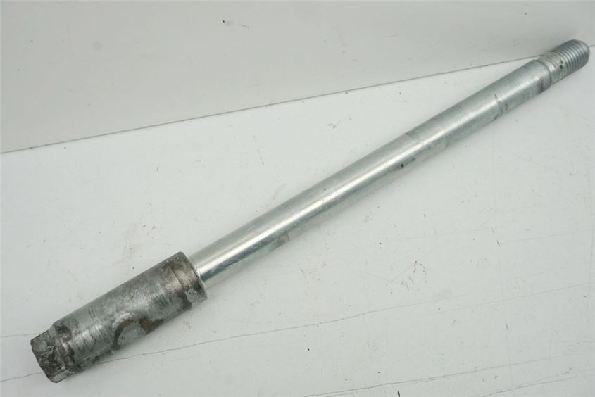 SUZUKI GZ 125 MARAUDER FRONT AXLE