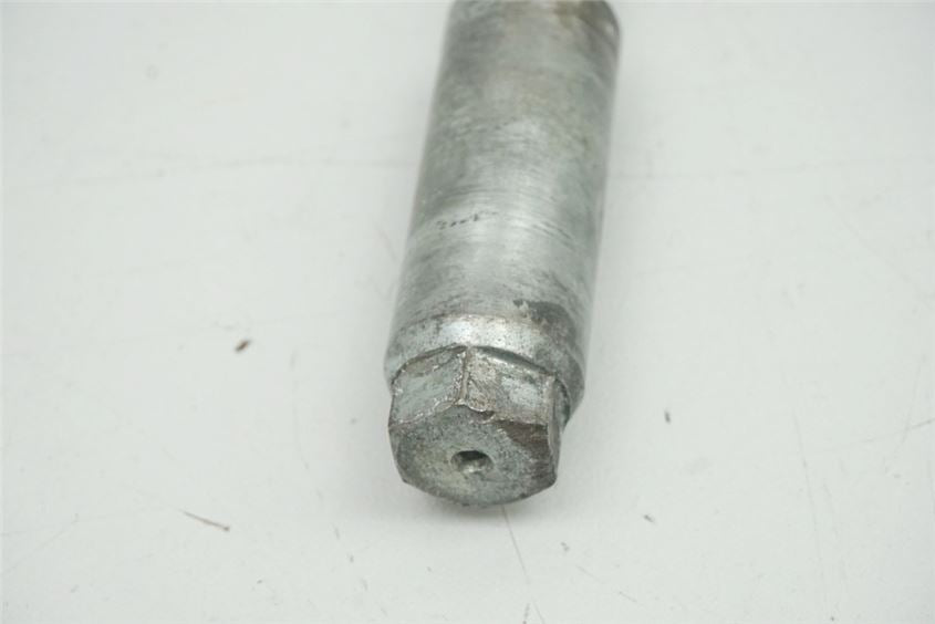 SUZUKI GZ 125 MARAUDER FRONT AXLE