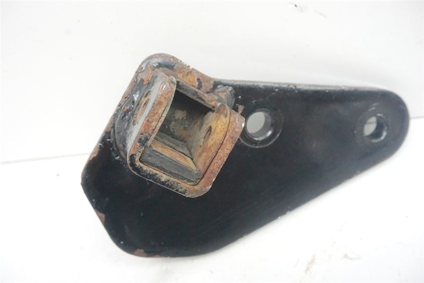 SUZUKI GZ 125 MARAUDER SOPORTE ESTRIBERA CONDUCTOR IZQUIERDO ESTRIBERA FIJACIÓN
