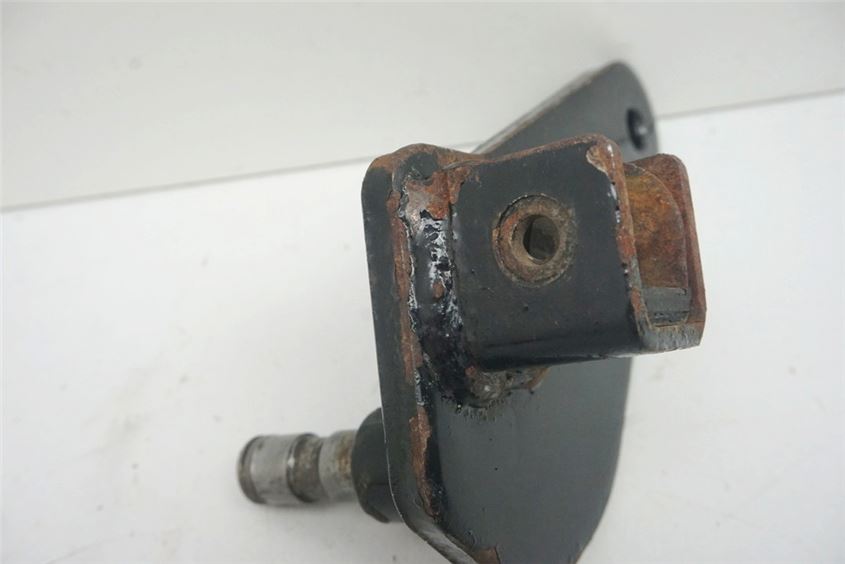 SUZUKI GZ 125 MARAUDER SOPORTE ESTRIBERA CONDUCTOR IZQUIERDO ESTRIBERA FIJACIÓN