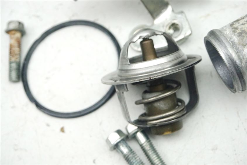 HONDA CBF 600 NABS PC38 TERMOSTATO CARCASA DEL TERMOSTATO
