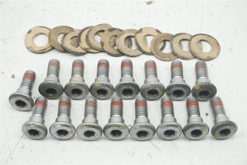 HONDA CBF 600 NABS PC38 SCHRAUBEN BREMSSCHEIBEN VORN & HINTEN