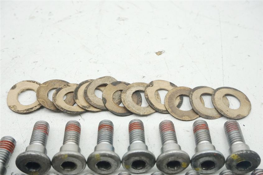 HONDA CBF 600 NABS PC38 SCHRAUBEN BREMSSCHEIBEN VORN & HINTEN