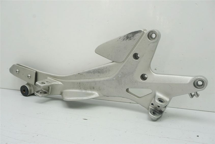 HONDA CBF 600 NABS PC38 FUßRASTENPLATTE RECHTS HALTER FUßRASTE