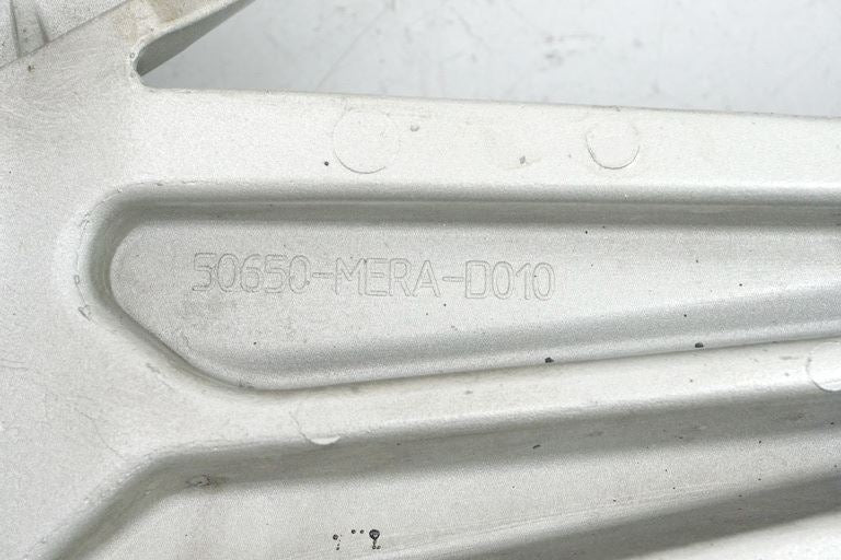 HONDA CBF 600 NABS PC38 FOOTREST PLATE RIGHT HOLDER FOOTREST