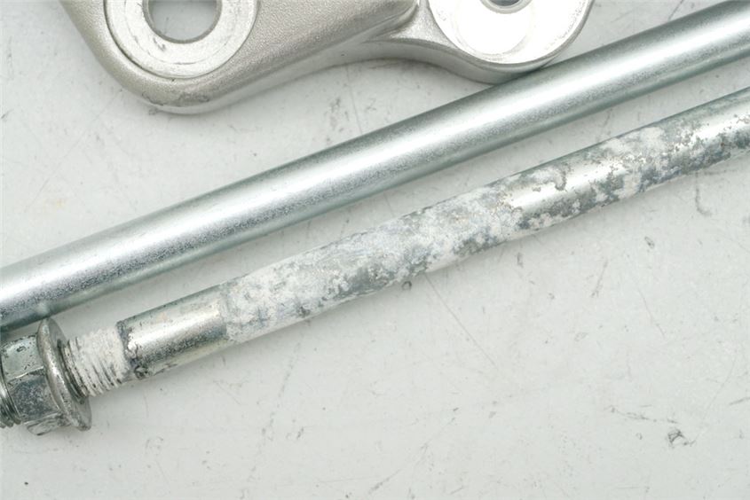 HONDA CBF 600 NABS PC38 BRACKET FOOTREST PLATE FRAME CARRIER AXLE