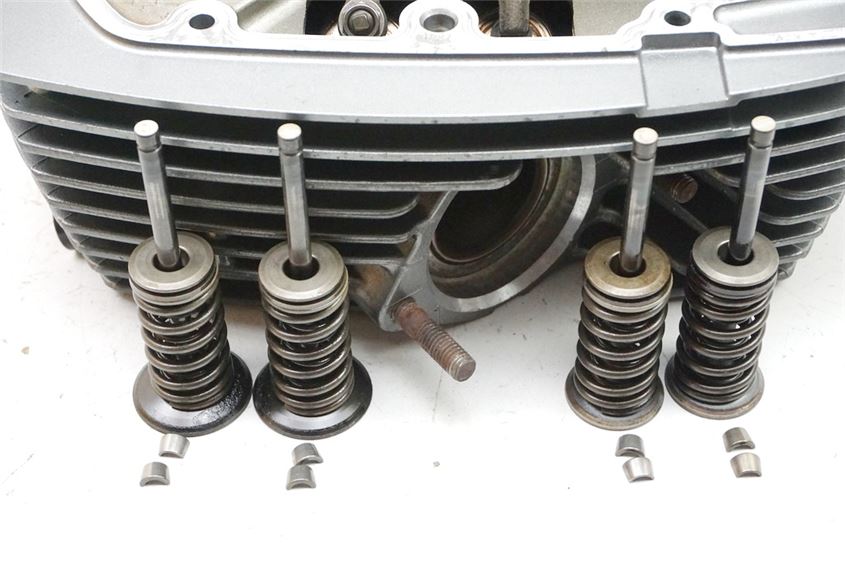 YAMAHA MT01 RP12 CYLINDER HEAD FRONT VALVES BEARING CAP ROCKER ARM
