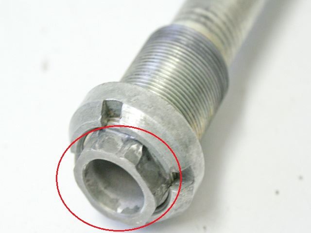 SUZUKI GSX-R 600 SRAD SWING ARM PIVOT SHAFT AXLE SWINGARM