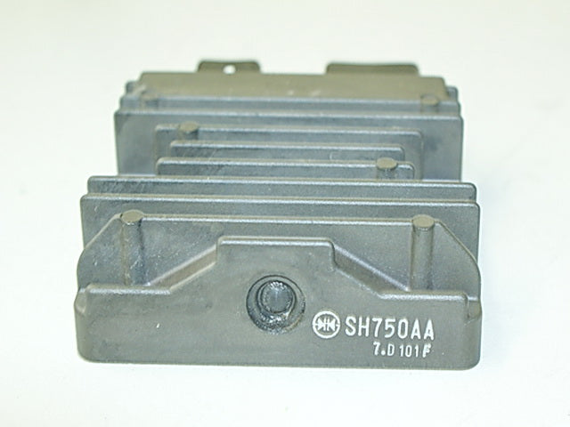 HONDA CBF 600 PC43 PC41 CB 1000 Laderegler origi. Spannungsregler Gleichrichter
