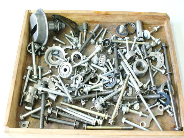 HONDA CB 600 PC34 HORNET TORNILLOS PIEZAS PEQUEÑAS MOTOR