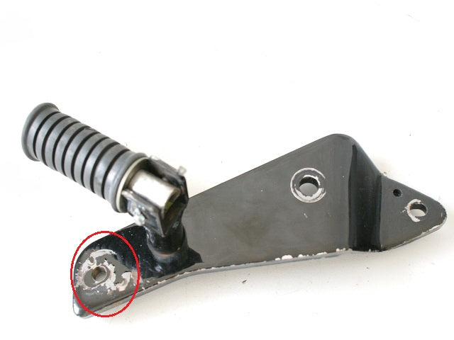 YAMAHA XV 125 VIRAGO PASSENGER RIGHT FOOTREST ASSEMBLY