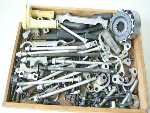 KAWASAKI GPZ 1100 ZXT10E SCHRAUBEN KLEINTEILE MOTOR
