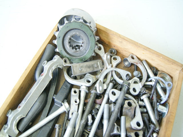 KAWASAKI GPZ 1100 ZXT10E SCHRAUBEN KLEINTEILE MOTOR