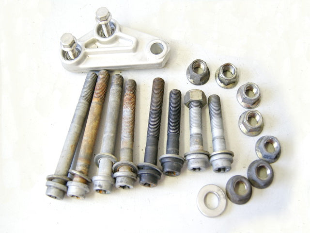 TRIUMPH DAYTONA 955 i T 595 MOTORHALTER ACHSE MOTOR