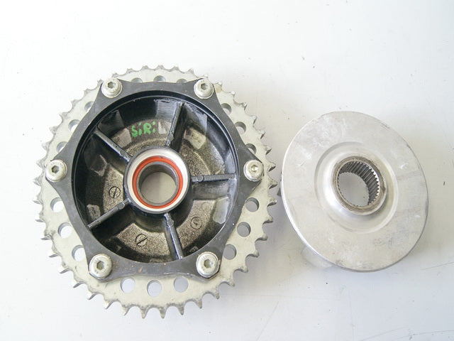 TRIUMPH DAYTONA 955 i T 595 KETTENRADTRÄGER NABE SCHWINGE