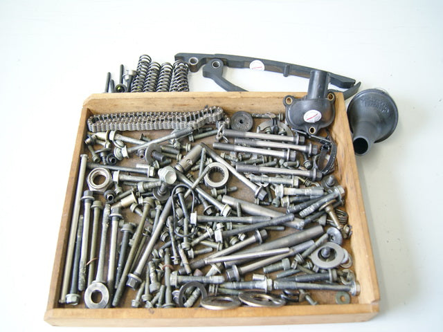 SUZUKI GSX-R 1000 WVBL SCREWS SMALL PARTS ENGINE
