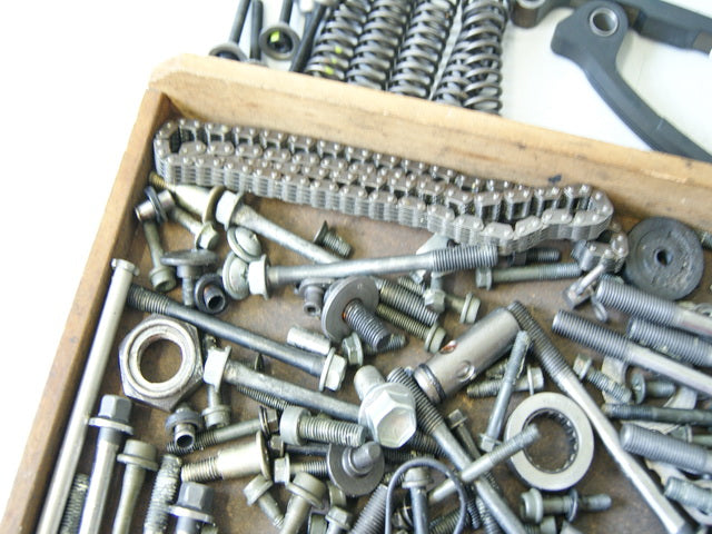 SUZUKI GSX-R 1000 WVBL SCREWS SMALL PARTS ENGINE