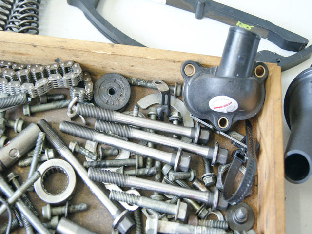 SUZUKI GSX-R 1000 WVBL SCREWS SMALL PARTS ENGINE