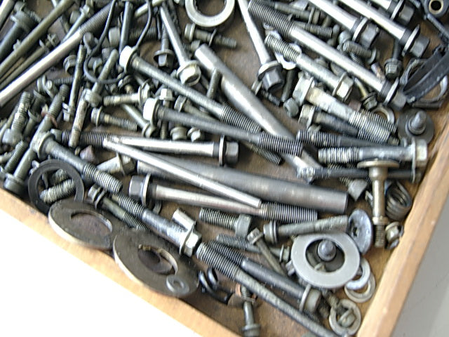 SUZUKI GSX-R 1000 WVBL SCREWS SMALL PARTS ENGINE