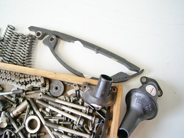 SUZUKI GSX-R 1000 WVBL SCREWS SMALL PARTS ENGINE
