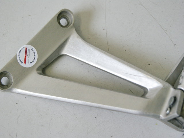 HONDA CBR 125 R JC39 Fußrastenanlage Sozius links Halter Fußraste