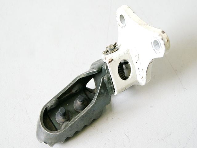 CAGIVA W16 600 2G1 FUßRASTE FAHRER LINKS