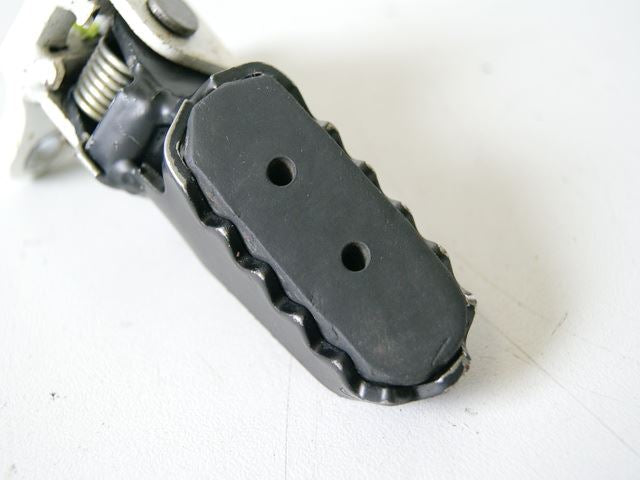 CAGIVA W16 600 2G1 REPOSAPIÉS CONDUCTOR DERECHO
