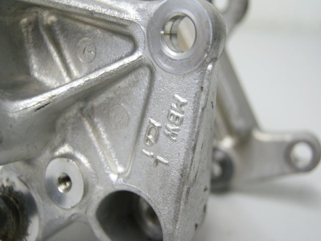 HONDA CBR 600 PC35 FS SPORT Halterung Halter Motor Achse
