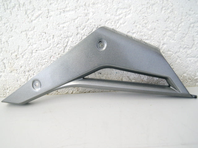 GILERA GP 800 ZAPM55 SOPORTE IZQUIERDO PORTAPLACAS